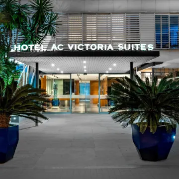 AC Hotel Victoria Suites Отели рядом с достопримечательностью «Железнодорожный вокзал Саррия»