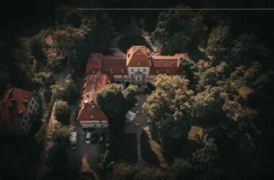 Dwór Sieraków Отели в г. 