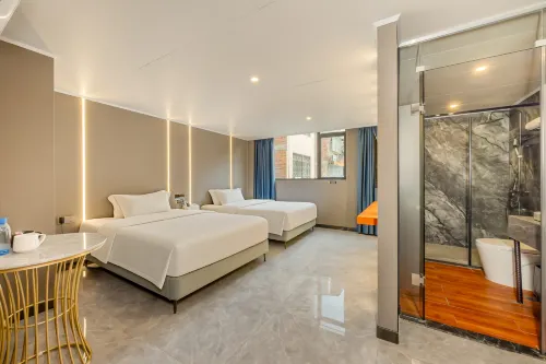 18 Yun Hotel (Wuzhou Qiloucheng Pedestrian Street Customs Site) - Pet friendly