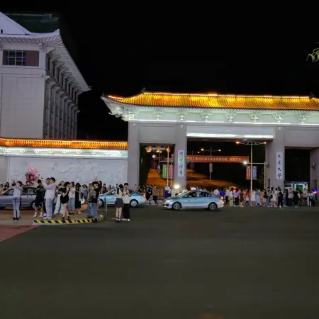 Memories of Light Luxury Internet Celebrity Movie Watching Homestay