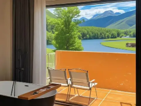 覓雲MIYUN·見山野奢設計師度假飯店（康定新都橋店）