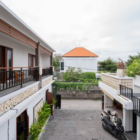 RedDoorz Plus @ Yasa’s Living Denpasar Отели рядом с достопримечательностью «Пляж Пенджембак»
