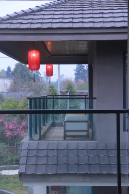 Shili Langyue Hot Spring Homestay - Ya'an Moon Lake Branch