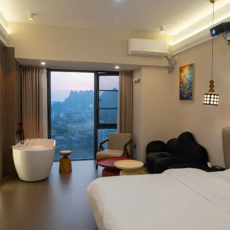 Jizhao · Fengkan Huacheng Skyline · CloudPeak Guanlan Homestay (Guilin Station Too Square)