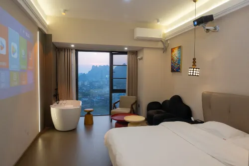 Jizhao · Fengkan Huacheng Skyline · CloudPeak Guanlan Homestay (Guilin Station Too Square)