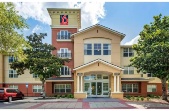 Studio 6 Suites Jacksonville Deerwood Park FL Hotel in zona St. Johns Town Center
