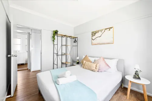 Quiet Rooms – Steps from Train & Shops - Pensionat