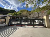 Ice Lake Tassel Homestay