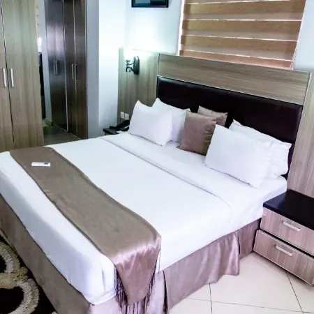 De Grandeur Tower Apartment