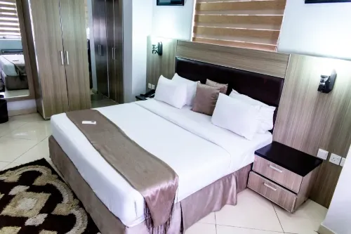 De Grandeur Tower Apartment