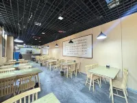 亞信電競酒店(呂梁孝義萬達廣場市政府店)