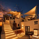 Sun Rocks Boutique Hotel | Caldera View Suites & Sunset Dining Experience - pemandangan pegunungan