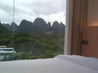 陽朔賞月居民宿（遇龍河國家級旅遊度假區十里畫廊店）
