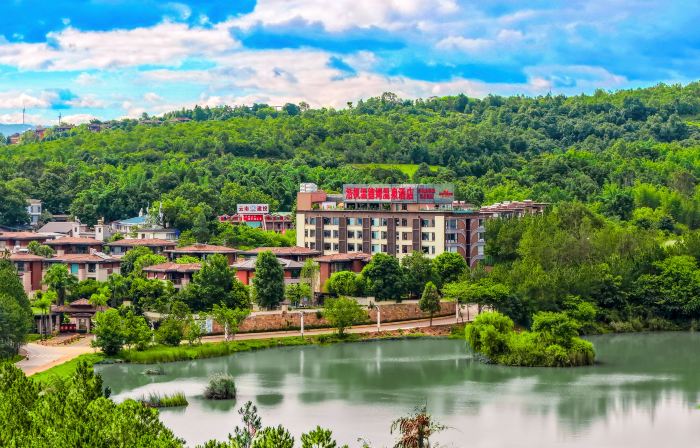 Mile Huquan Shuixiang Haofeng Wyndham Hot Spring Hotel