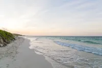 Steps to Beach - Spacious Clean Villa with Cook - Biệt thự