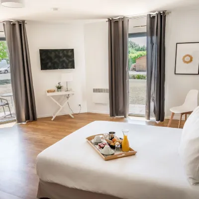 Hôtel & Events le Patio Occitan Toulouse Ouest - Cugnaux Hotels near Le Faubourg
