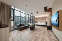 Twenty‑Four Solar Terms Hotel (Neijiang East High‑Speed Railway Station Wuyue Plaza) - Pysäköinti