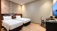 Avery Hotel & Waterpark Surabaya Tugu Pahlawan - С парковкой