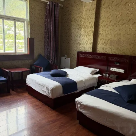Deqin Shenchuan Pilgrimage Hotel