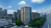 Xingqu E-Sports Hotel (West Lake Cultural Square Datieguan Subway Station) - 2-Star