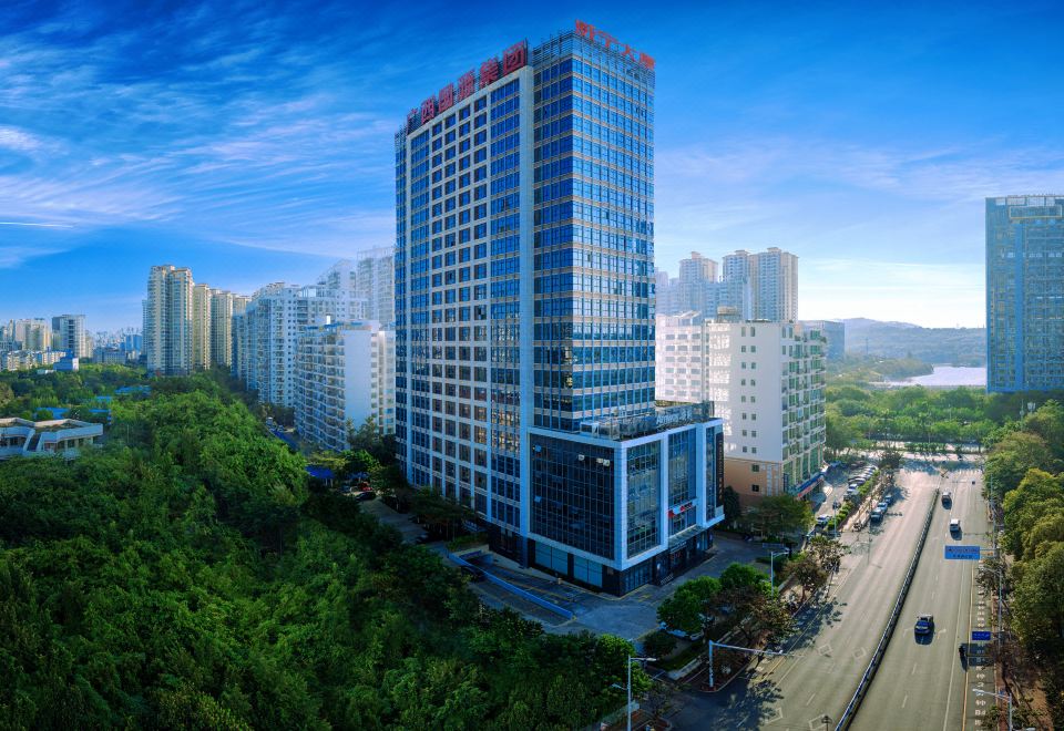 吉悦水晶酒店（南宁南湖公园青秀山地铁站店）外景图