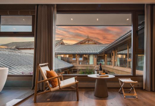 리장 고성 쑤인탕의 안뜰 야경