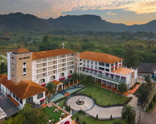 Le Monte Khao Yai Hotels near Scenical World