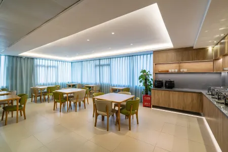 Waiting Qingju Hotel (Songjiang University Town) Отели рядом с достопримечательностью «Shanghai University of Engineering Science (Longteng Road)»