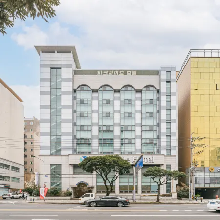 Jeju Parkside Tourist Hotel Отели рядом с достопримечательностью «Храм Самсонхёль»