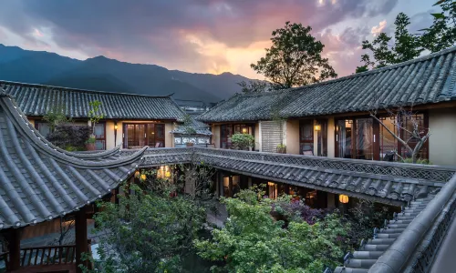 Yupin Villa Tower Next to the Ancient Courtyard (Dali Ancient City Cangshan Branch)