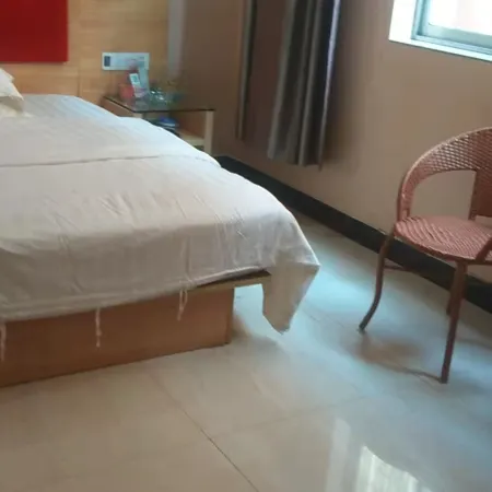 Donglan Yikexin Business Hotel