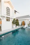 Zenzen Pool Villa Hotel dekat Tweechol Botanic Garden