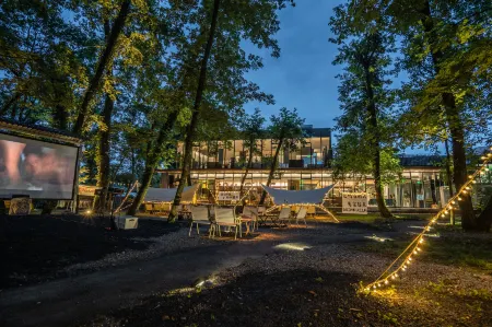 Huangshan Mengxi Bieyuan Forest Resort Hotel Отели рядом с достопримечательностью «Huizhou Cultural Park · Huashang Villa - Swimming Pool»