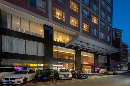 Wellsun Hotel Отели рядом с достопримечательностью «Park Hui»