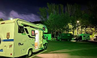 Rujia Ruibai Cloud Hotel (Lu'an Jin'an District Government Center Branch)