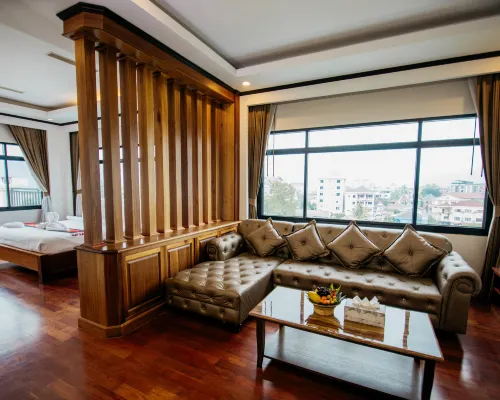 Sisombat Plaza Hotel Hotels near Green Discovery