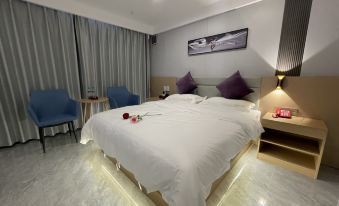 Yijia Zhixiang Hotel (Wangcheng New District ComprMarket Store)ehensive