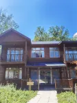 南江十八月潭森林木屋民宿
