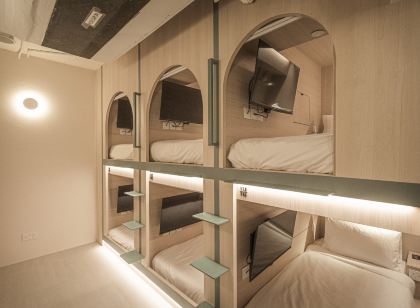 ジュウ カプセル ホテル