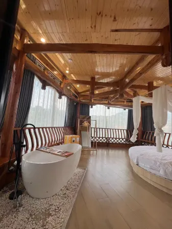 Furong Town and Slow Yueshe (Lotus Pool Shop) Отели рядом с достопримечательностью «Furongzhen Jingqu-Wang Cungu Street»