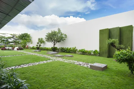 Swiss-Belcourt Lombok Отели в г. Ломбок