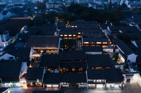 Shaoxing Lu Xun's hometown Huajianfu Zhaohua Xishi Hotel Отели рядом с достопримечательностью «Datong School»