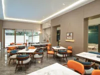 Yizhi Hotel (Guangzhou Shangxiajiu Pedestrian Street Rainbow Bridge Metro Station Branch) Hotels near Li Wan