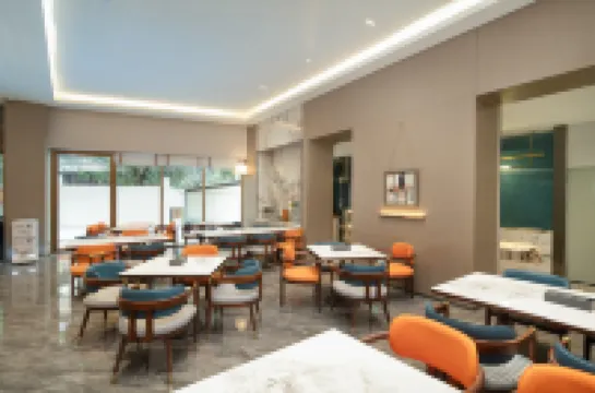 Yizhi Hotel (Guangzhou Shangxiajiu Pedestrian Street Rainbow Bridge Metro Station Branch)