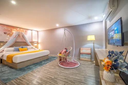 Buffet Hotel (Guiping Xishan Scenic Area) - parking