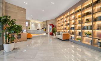 Green Oriental Hotel (Chongqing Yangjiaping Pedestrian Street Vientiane City Shop)