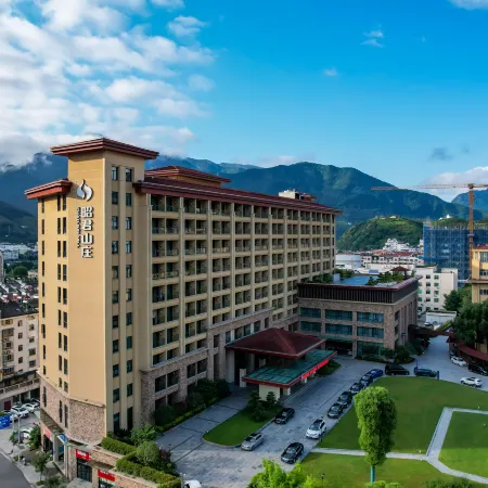 Zhaojun Mountain Villa (Xingshan High-speed Railway Station)