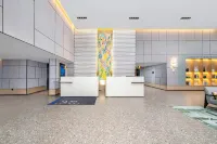 Country lnn & Suites by Radisson，Wuhan High-Speed Rail Station Hotel