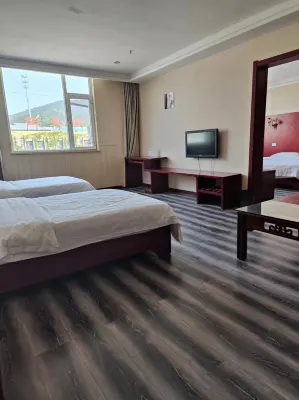 Yuefeng Hotel Hotels near Sainaxigu Square