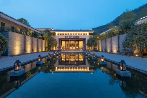 Yihe Funiu Shanju Hot Spring  Hotel
